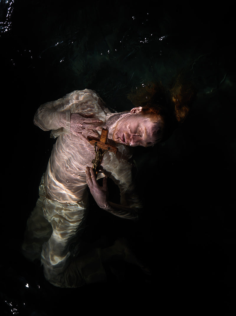 Watery Shadows: Underwater Photography with Caravaggio's Spirit