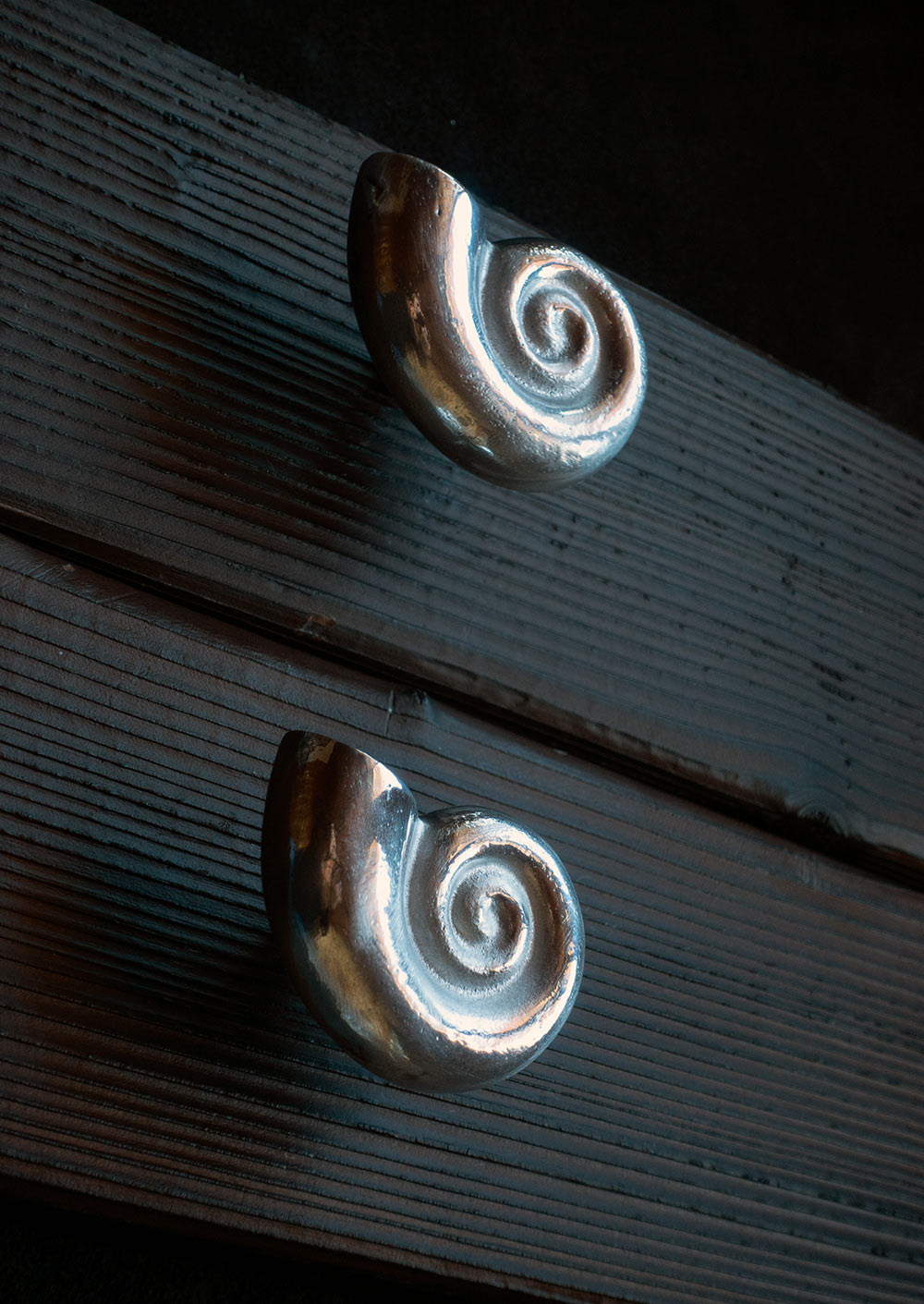 Eco-friendly seashell door handle with bolt fitting