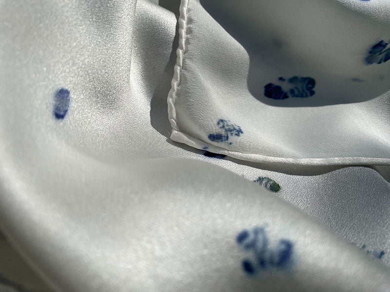 Playful eco-friendly scarf in vibrant blue tones