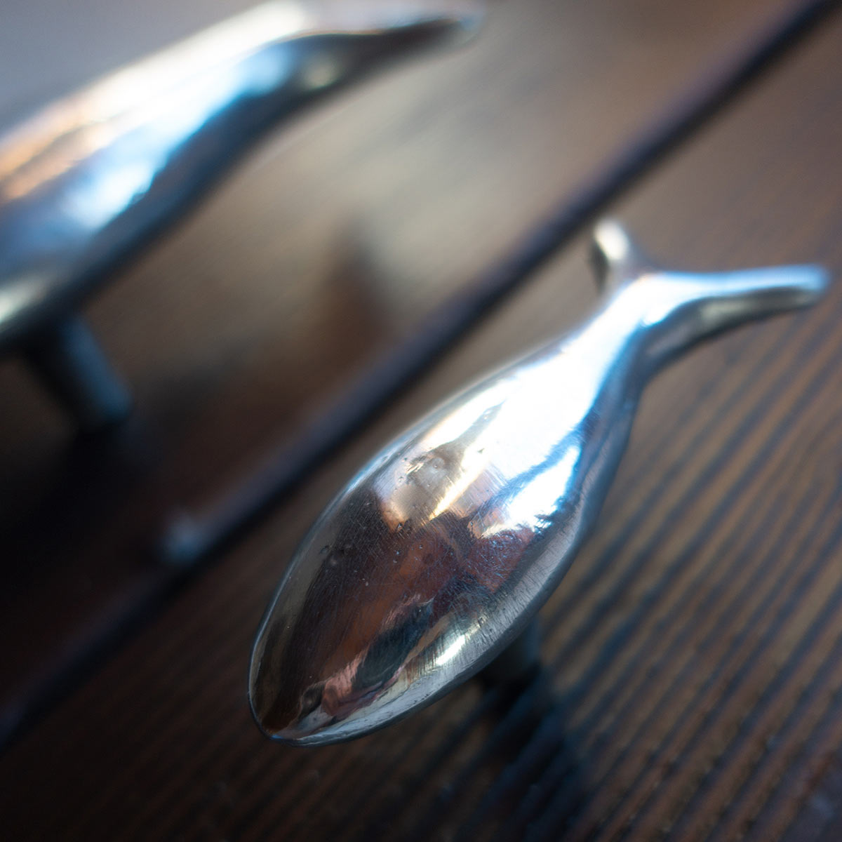 Fish-shaped recycled aluminuim drawer handle