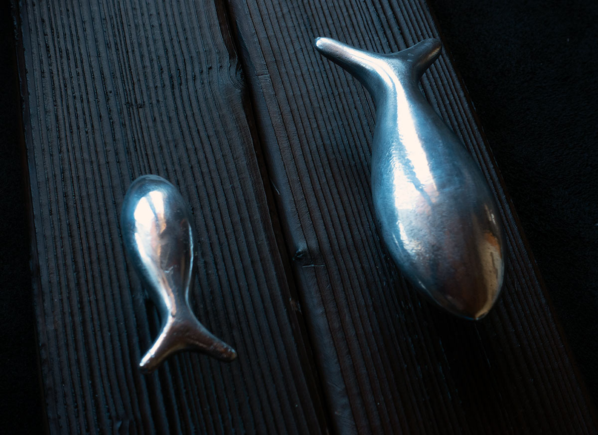 Artistic drawer pull from beach-cleaned aluminium
