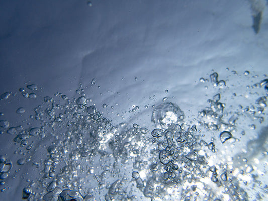 Macro Shots of Bubbles Underwater: A Visual Journey
