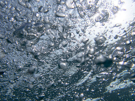 High-Resolution Underwater Bubble Images for Download