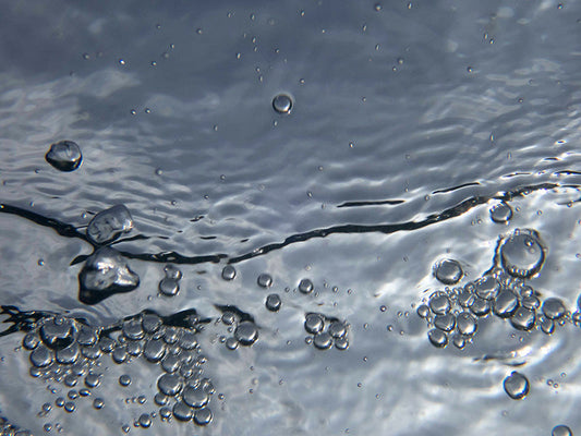 aquatic bubble elegance Ethereal Aquatic Forms: Bubbles in Fluid Motion